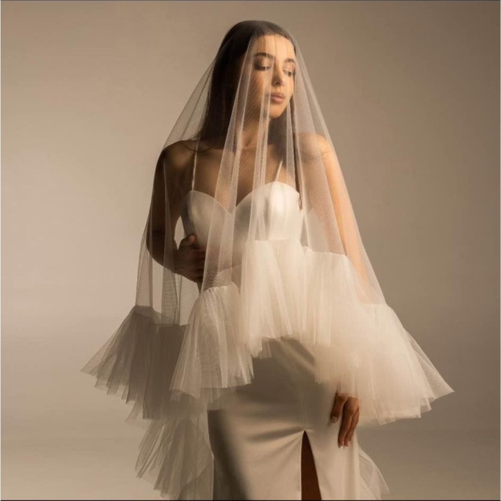 Luxury White Ruffle Veil